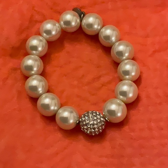 Elegant Pearl Necklace and Bracelet Set - Picture 3 of 5